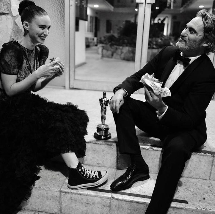 elle-ronney-mara-converse-joaquin-phoenix-a-1581335037